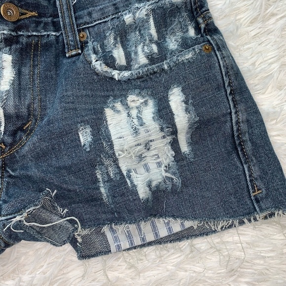 Levi’s THE ORIGINAL DISTRESSED JEANS SHORTS - Picture 4 of 9